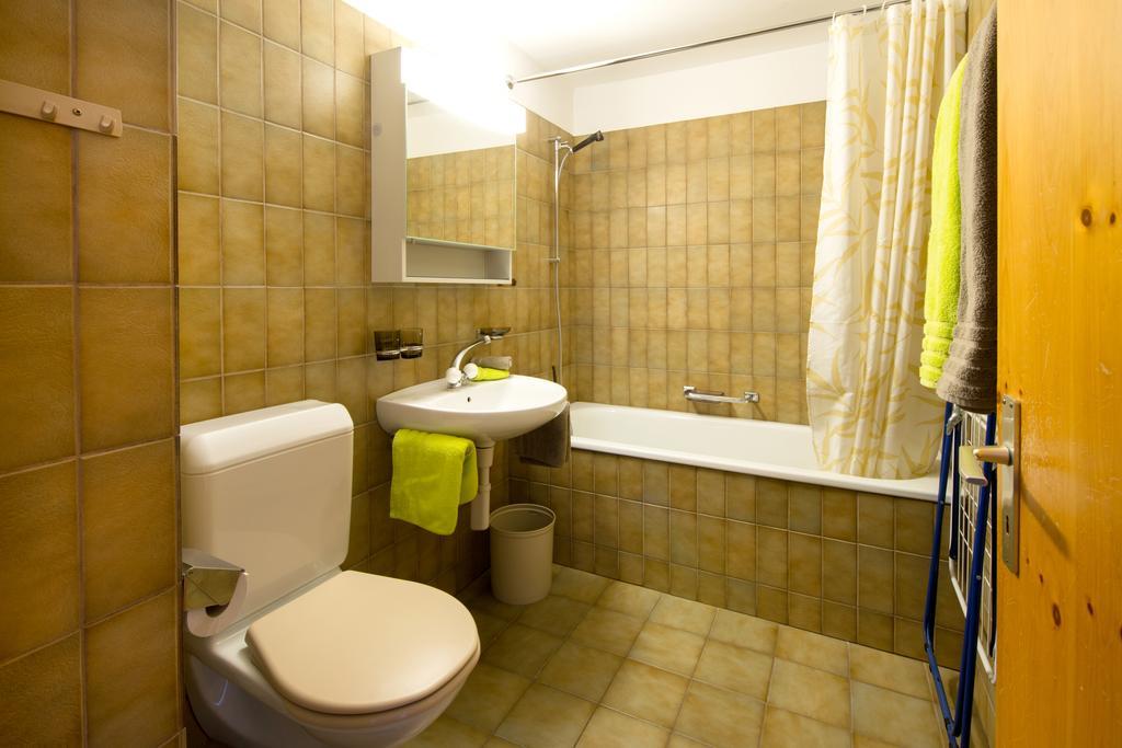 Ferienwohnungen Muntschi Andeer Room photo